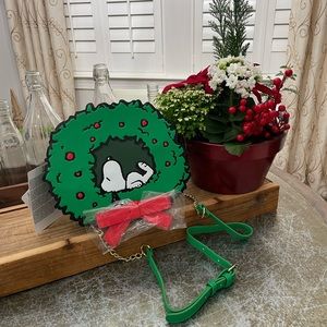 LOUNGEFLY GREEN “PEANUTS” CHRISTMAS WREATH CROSSBODY PURSE